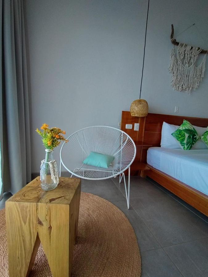 Alive Beach House Transito Luaran gambar