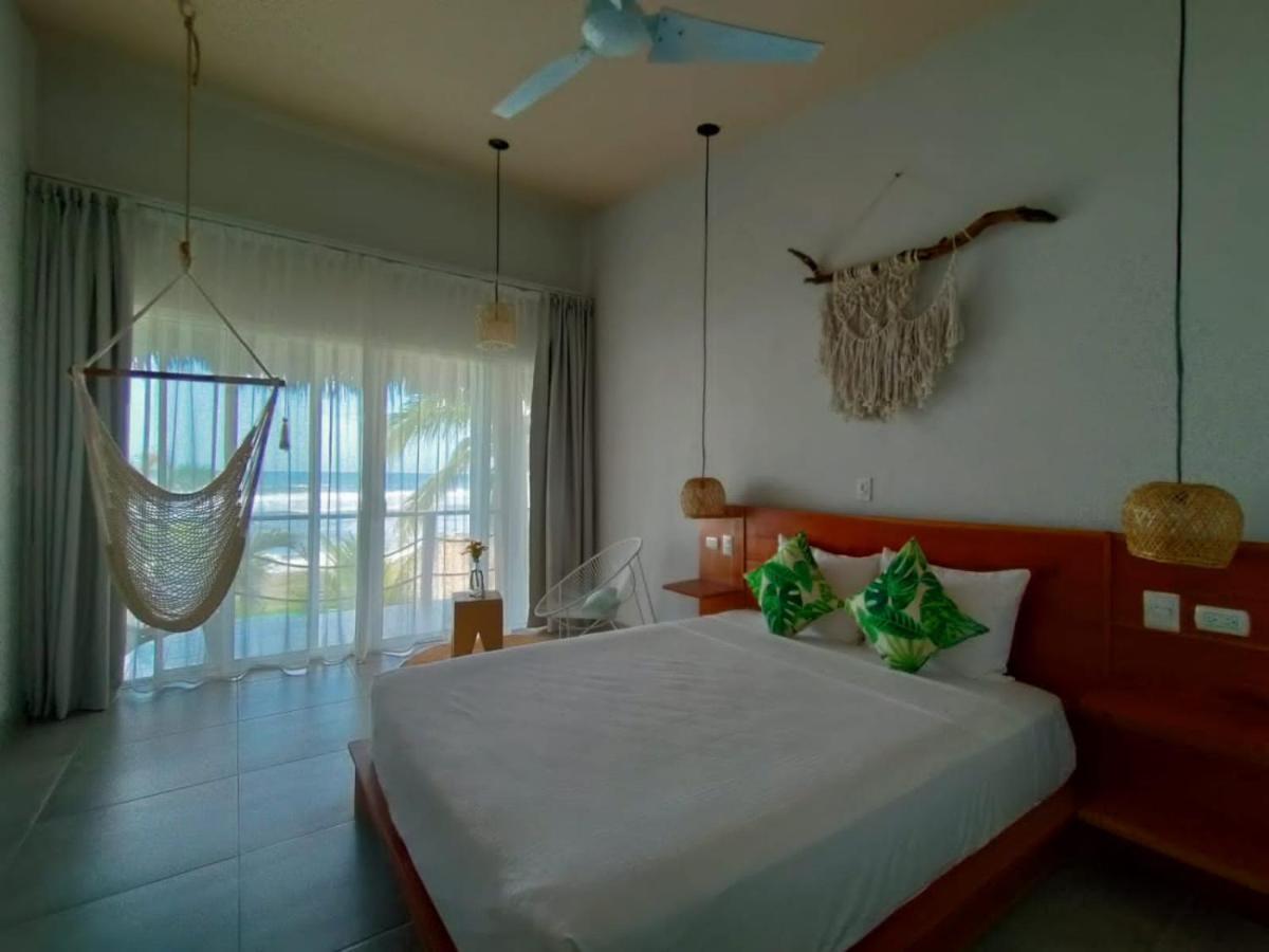 Alive Beach House Transito Luaran gambar