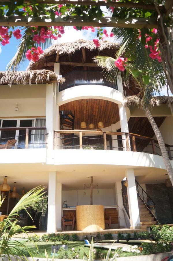 Alive Beach House Transito Luaran gambar