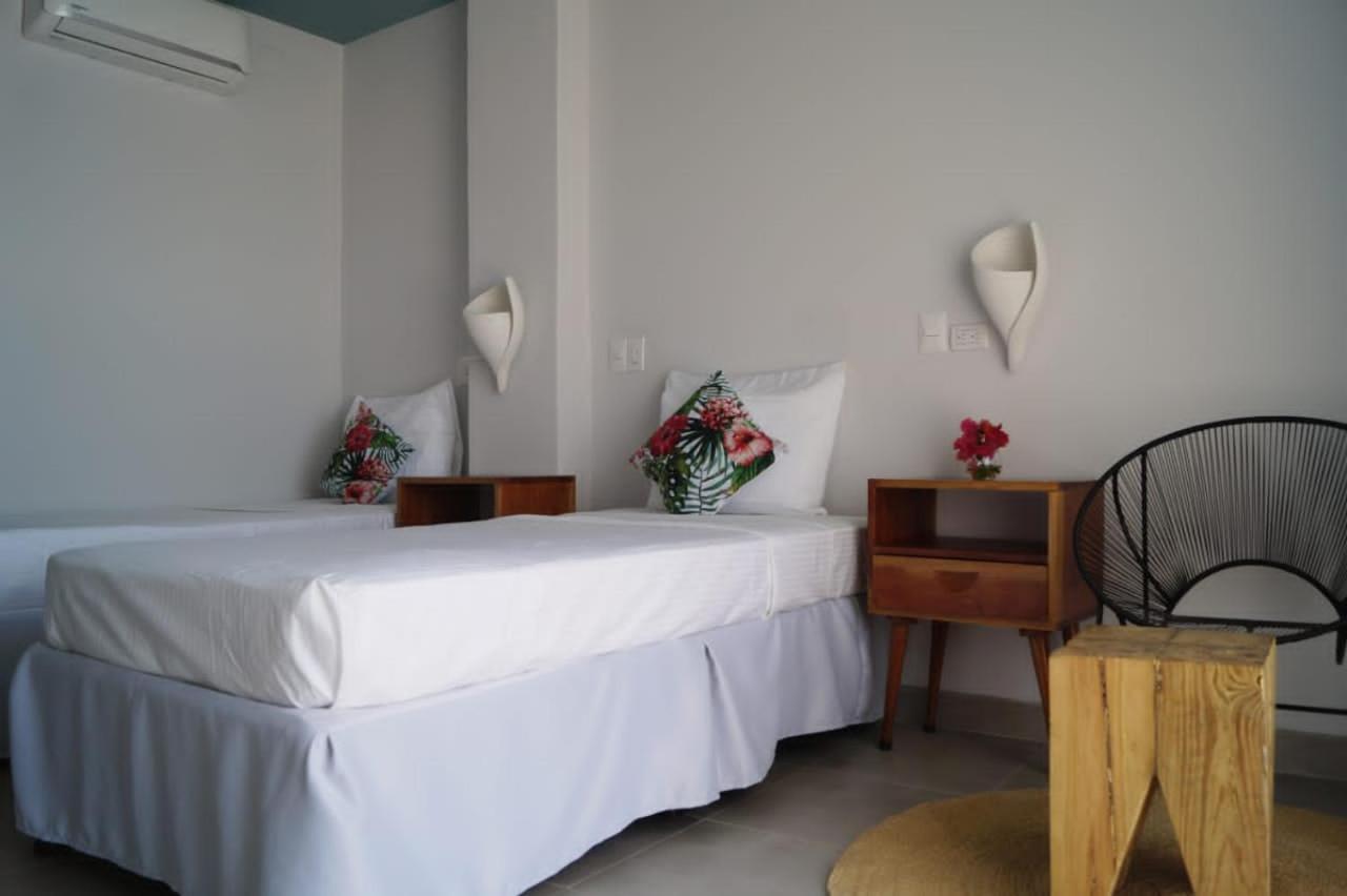 Alive Beach House Transito Luaran gambar