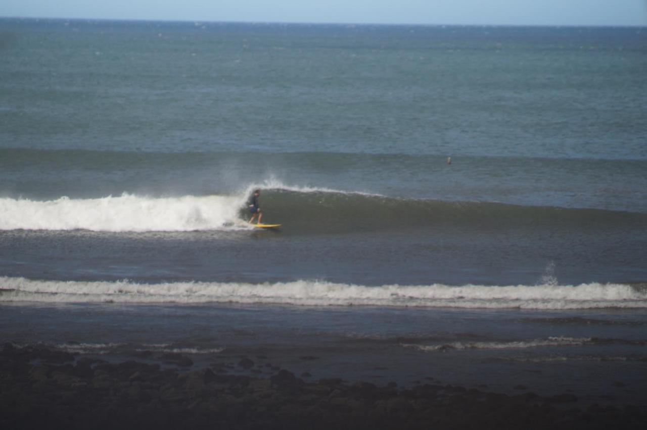Alive Beach House Transito Luaran gambar