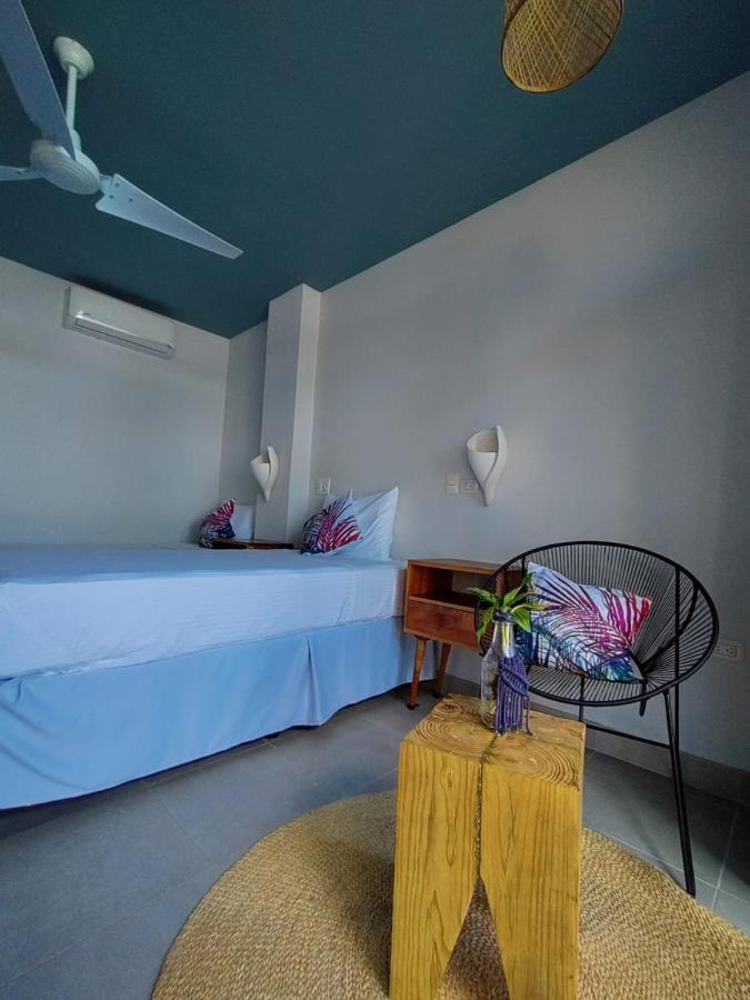 Alive Beach House Transito Luaran gambar
