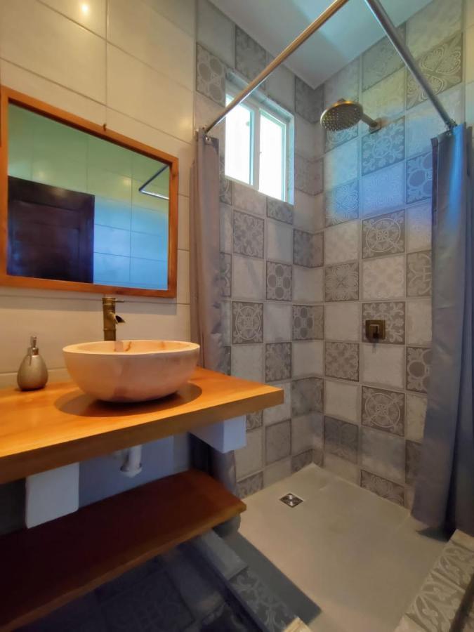 Alive Beach House Transito Luaran gambar