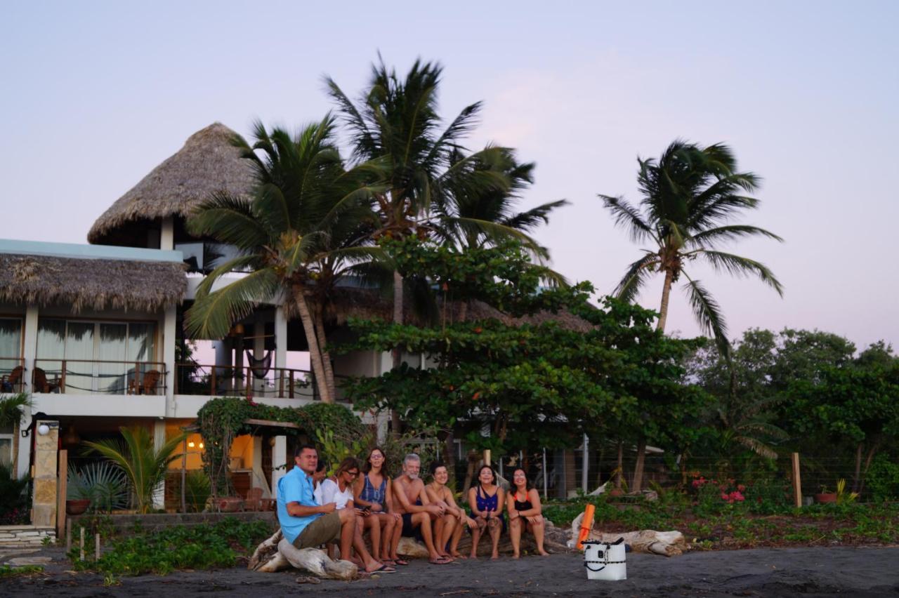 Alive Beach House Transito Luaran gambar