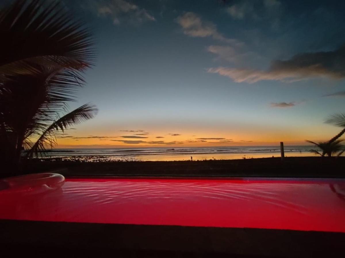 Alive Beach House Transito Luaran gambar