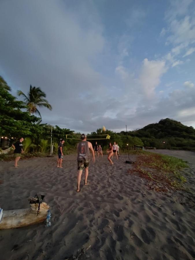 Alive Beach House Transito Luaran gambar