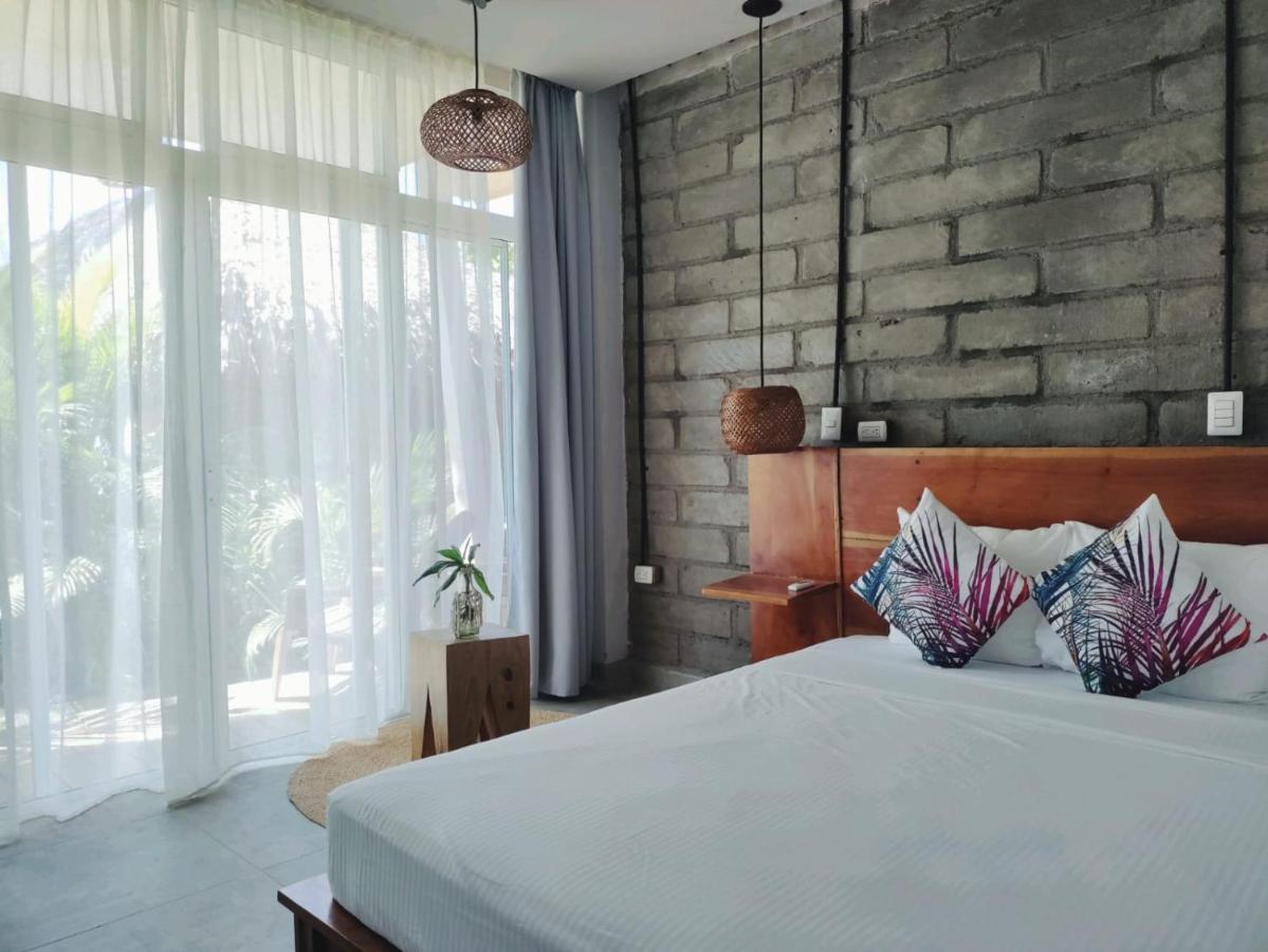 Alive Beach House Transito Luaran gambar